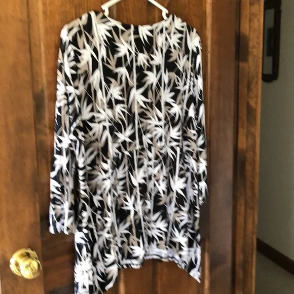 Ruby Rd top. - Picture 5 of 5